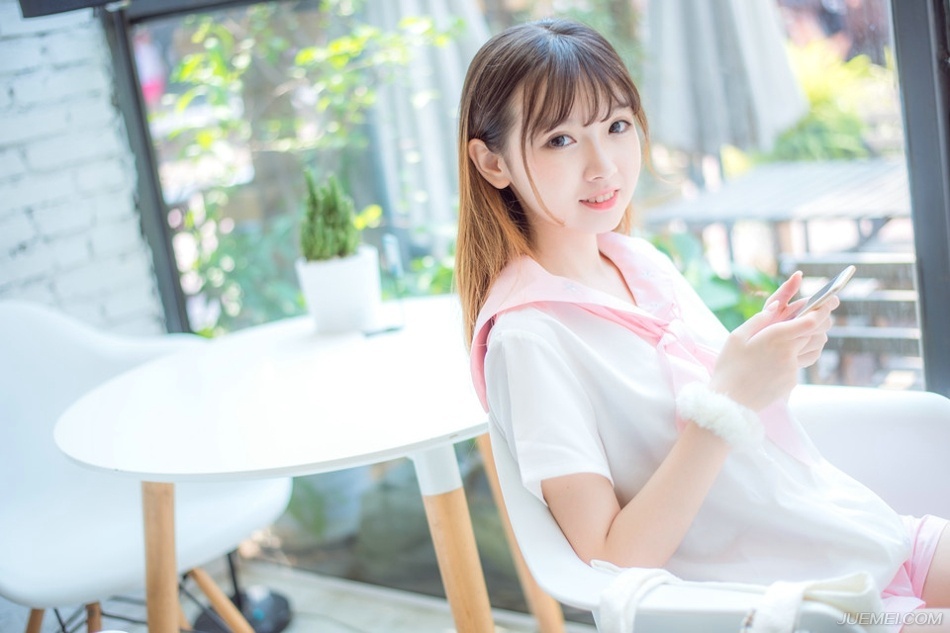 “刘将军，你这是何故？”张任心中无奈的叹了口气，苦涩的看向刘璝。